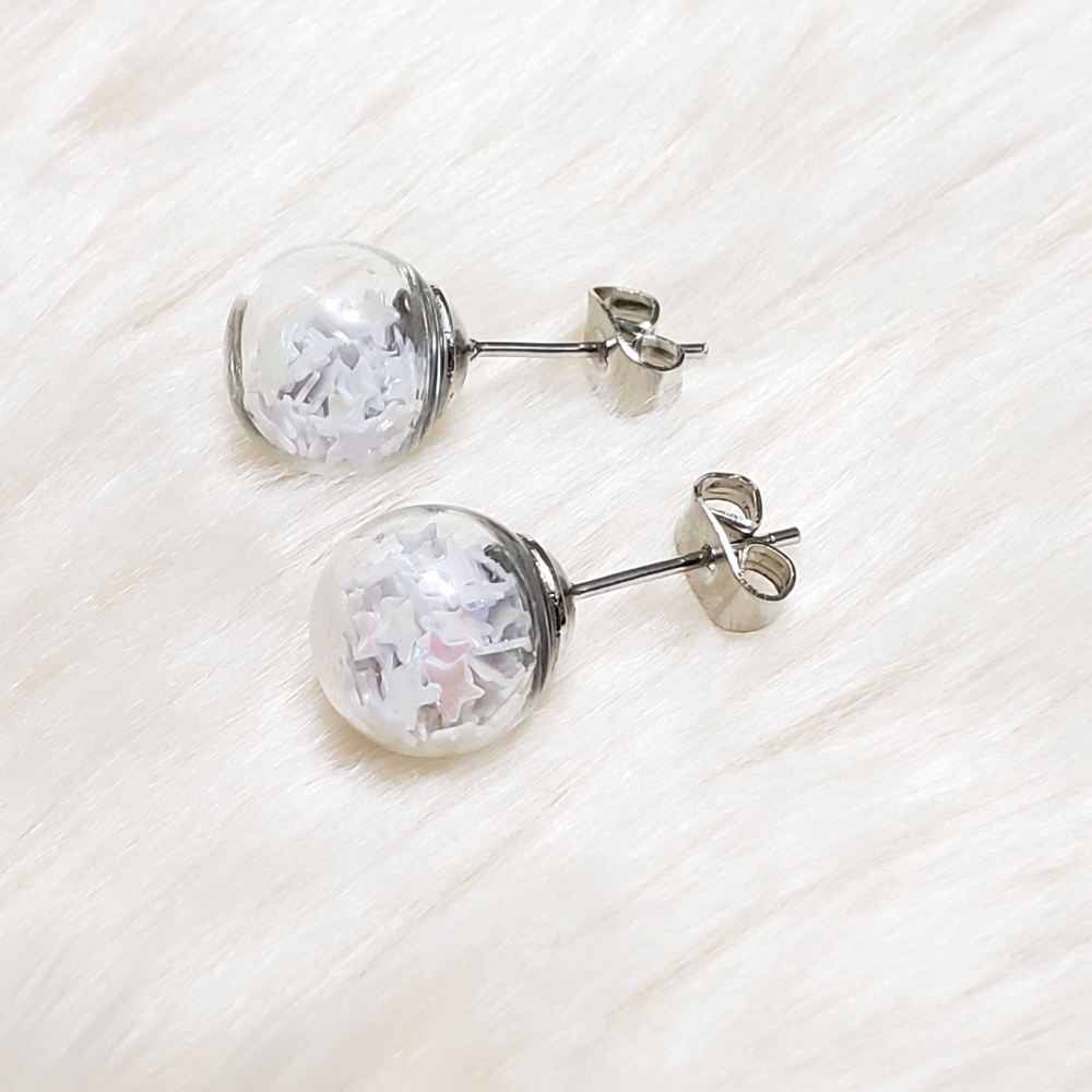 2 pairs of beautiful earrings 😍 Free cute boxes and ribbons.